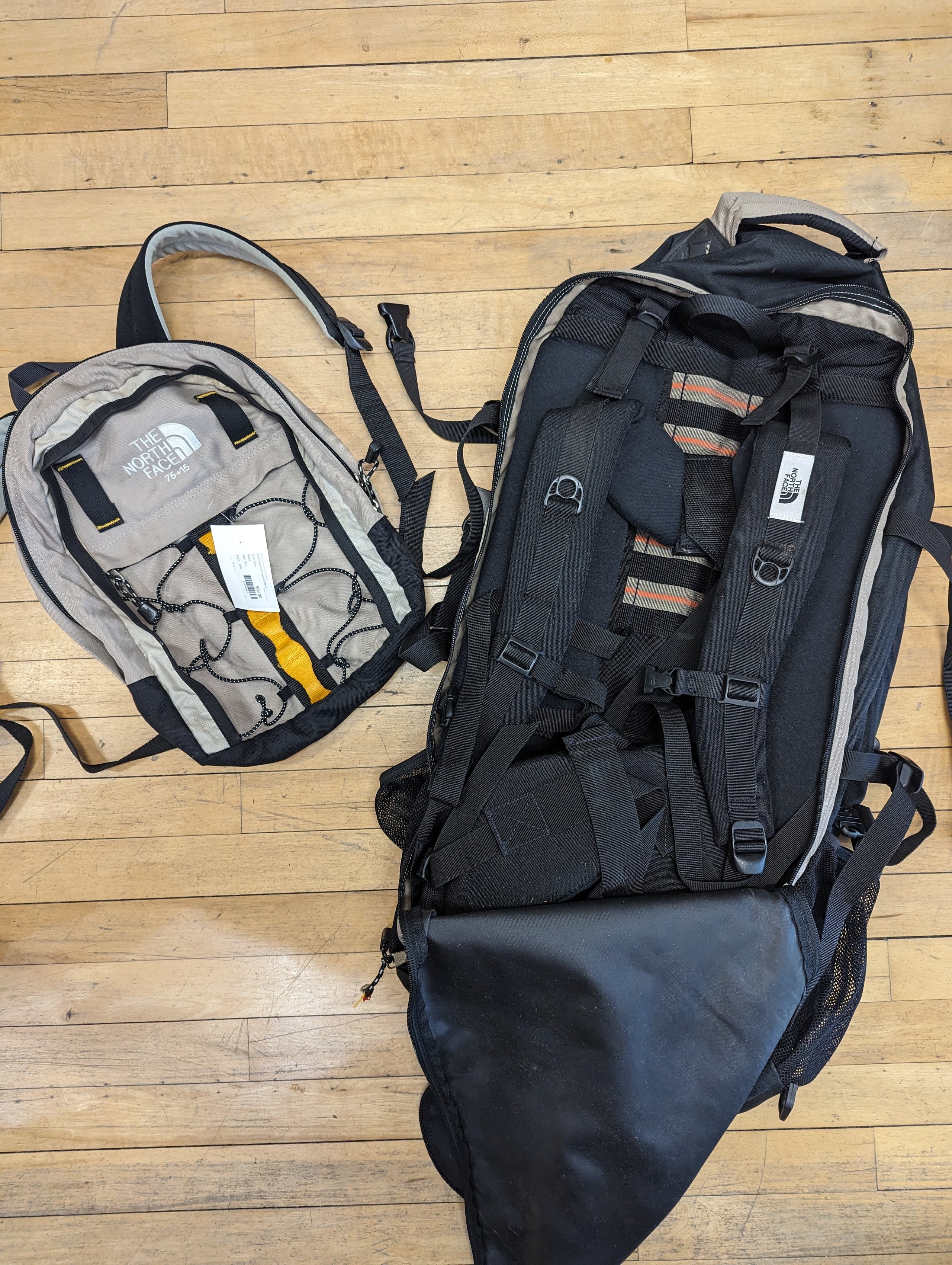 North face 15l top
